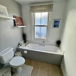 بيت للعطل Redland House - 3 Bedroom - Sleeps 8 - *