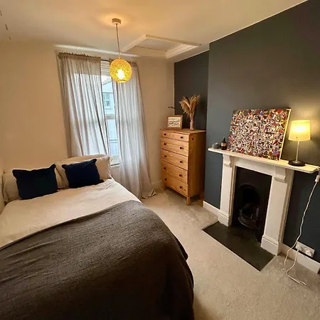 Redland House - 3 Bedroom - Sleeps 8 - Prázdninový dům *