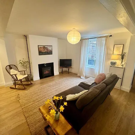 Prázdninový dům Redland House - 3 Bedroom - Sleeps 8 - *