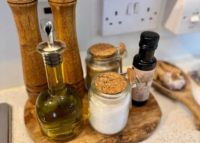 Redland House - 3 Bedroom - Sleeps 8 - Holiday home *