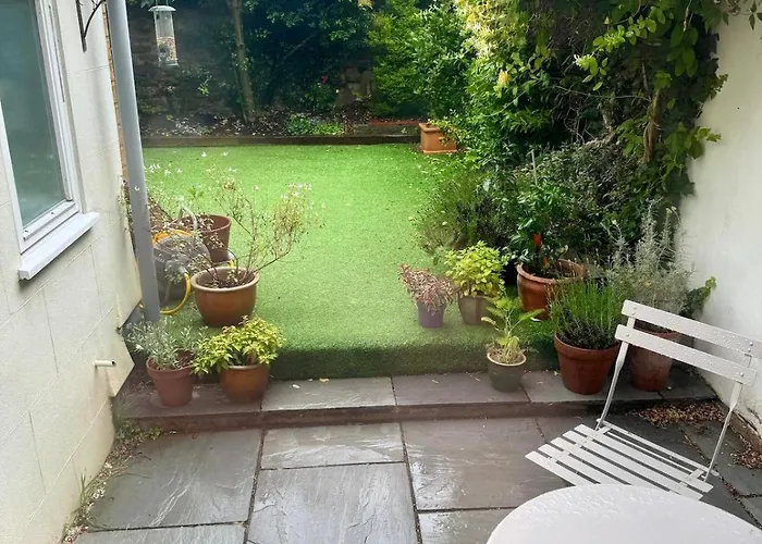 Redland House - 3 Bedroom - Sleeps 8 - Holiday home *