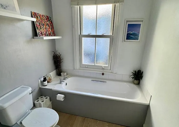 Prázdninový dům Redland House - 3 Bedroom - Sleeps 8 - *